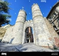 La Porta Soprana con le sue torri Image